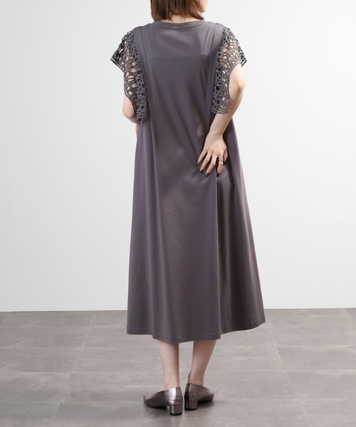 EGLANTINE(エグランティーヌ)の「EGLANTINE 袖レースカットソーワンピース(ワンピース・レディース・グレー/ブラック・40)」の11枚目の写真