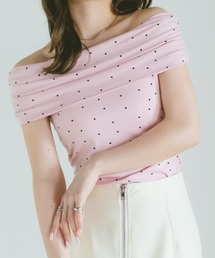 オフショルダー」に該当するトップス（ピンク/桃色系）ファッション