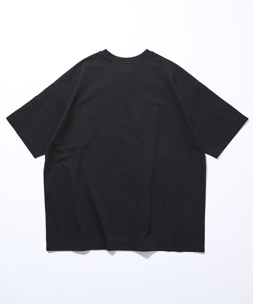 Russell Athletic(ラッセルアスレティック)の「限定展開 RUSSELL ATHLETIC×FREAK'S STORE ラッセル アスレチック 別注 ビッグシルエット ワンポイントロゴ 配色ヘンリーネック Tシャツ(Tシャツ/カットソー・メンズ・ネイビー/ホワイト/チャコールグレー/ブラック・SMALL/LARGE/MEDIUM)」の8枚目の写真