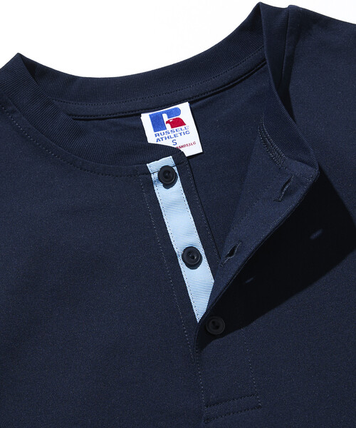 Russell Athletic(ラッセルアスレティック)の「限定展開 RUSSELL ATHLETIC×FREAK'S STORE ラッセル アスレチック 別注 ビッグシルエット ワンポイントロゴ 配色ヘンリーネック Tシャツ(Tシャツ/カットソー・メンズ・ネイビー/ホワイト/チャコールグレー/ブラック・SMALL/LARGE/MEDIUM)」の15枚目の写真
