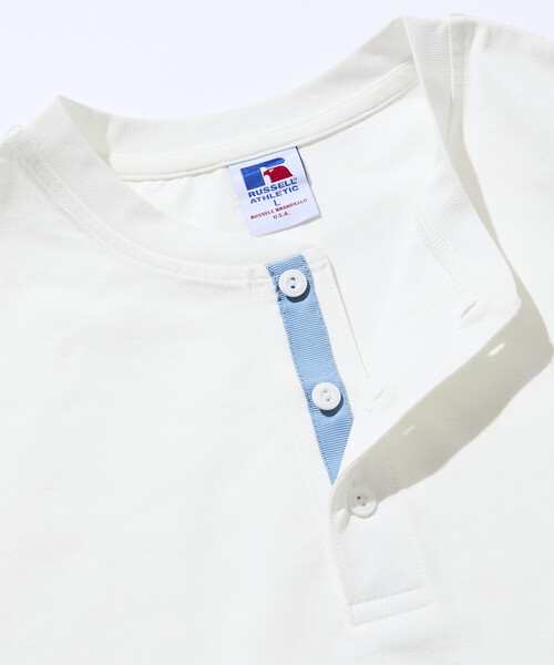 Russell Athletic(ラッセルアスレティック)の「限定展開 RUSSELL ATHLETIC×FREAK'S STORE ラッセル アスレチック 別注 ビッグシルエット ワンポイントロゴ 配色ヘンリーネック Tシャツ(Tシャツ/カットソー・メンズ・ネイビー/ホワイト/チャコールグレー/ブラック・SMALL/LARGE/MEDIUM)」の21枚目の写真
