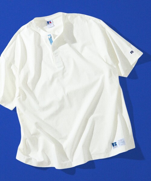 Russell Athletic(ラッセルアスレティック)の「RUSSELL ATHLETIC/ラッセルアスレティック 限定展開 RUSSELL ATHLETIC×FREAK'S STORE 別注 ビッグシルエット ワンポイントロゴ 配色ヘンリーネック Tシャツ(Tシャツ/カットソー・メンズ・ネイビー/ホワイト/チャコールグレー/ブラック・SMALL/LARGE/MEDIUM)」の7枚目の写真