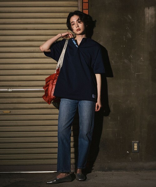 Russell Athletic(ラッセルアスレティック)の「RUSSELL ATHLETIC/ラッセルアスレティック 限定展開 RUSSELL ATHLETIC×FREAK'S STORE 別注 ビッグシルエット ワンポイントロゴ 配色ヘンリーネック Tシャツ(Tシャツ/カットソー・メンズ・ネイビー/ホワイト/チャコールグレー/ブラック・SMALL/LARGE/MEDIUM)」の13枚目の写真