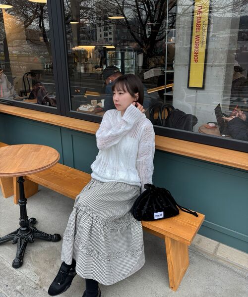 MACNI（マクニ）の「DOT VELVET STRING PUFFY BAG VELVET BLACK（トートバッグ・レディース・ブラック・FREE）」の4枚目の写真