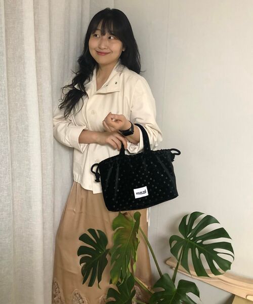 MACNI（マクニ）の「DOT VELVET STRING PUFFY BAG VELVET BLACK（トートバッグ・レディース・ブラック・FREE）」の6枚目の写真
