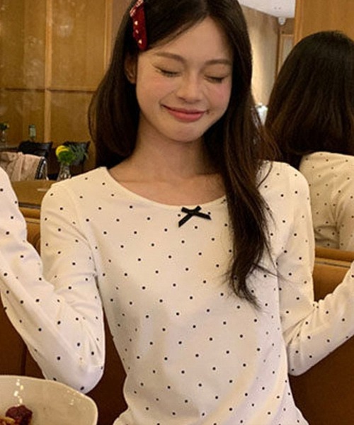 FAVORITO(ファヴォリート)の「フリル長袖ドット柄Tシャツ(Tシャツ/カットソー・レディース・ブラック/ホワイト・L/M)」の11枚目の写真