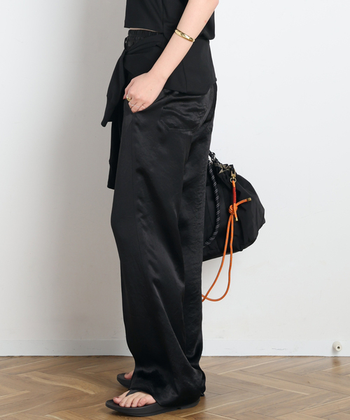 CINOH(チノ)の「【CINOH / チノ】サテンリラックスパンツ(その他パンツ・レディース・レッド/ブラック・38/36)」の4枚目の写真