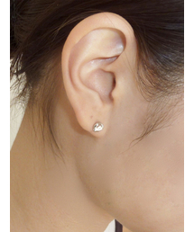 A BIT MOR（アビットモア）の「FRECKLE STUD（ピアス（両耳用））」