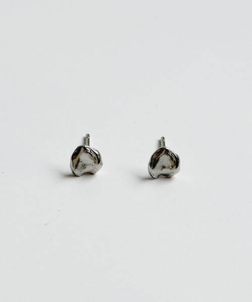 A BIT MOR（アビットモア）の「FRECKLE STUD（ピアス（両耳用）・レディース・その他・FREE）」の3枚目の写真