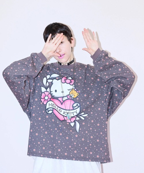 Little sunny bite（リトルサニーバイト）の「littlesunnybite/リトルサニーバイト/hello kitty x little sunny bite star print long tee（Tシャツ/カットソー・レディース・ブラック/ホワイト/ピンク・M/S）」の2枚目の写真