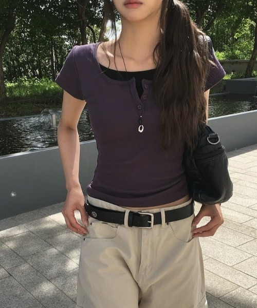 anyonemore(エニワンモア)の「一体型配色ボタンヘンリーネック半袖Tシャツ(Tシャツ/カットソー・レディース・パープル・FREE)」の9枚目の写真