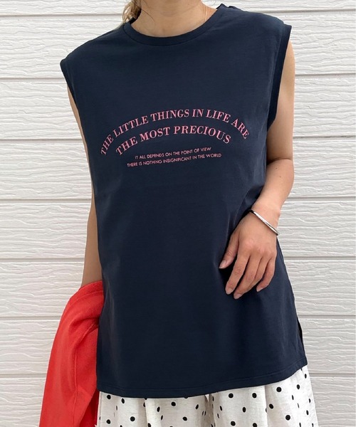 Q(キュー)の「プリントロゴトップス(Tシャツ/カットソー・レディース・オフホワイト/ネイビー・MEDIUM)」の2枚目の写真