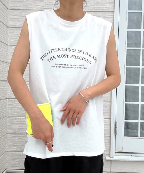 Q(キュー)の「プリントロゴトップス(Tシャツ/カットソー・レディース・オフホワイト/ネイビー・MEDIUM)」の1枚目の写真