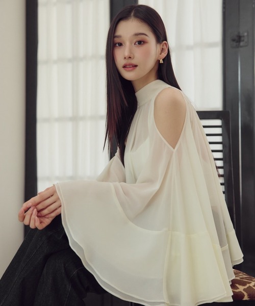 polaura(ポローラ)の「エアリーラッフル 2WAYトップ(シャツ/ブラウス・レディース・ホワイト・FREE)」の12枚目の写真