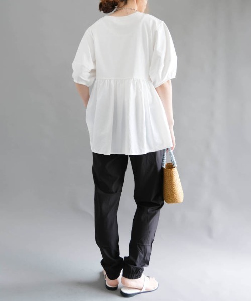 aquagarage(アクアガレージ)の「異素材切り替えペプラムトップス(Tシャツ/カットソー・レディース・ホワイト/ブラック・L/M)」の4枚目の写真