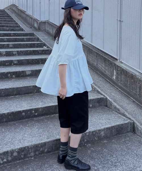 aquagarage(アクアガレージ)の「異素材切り替えペプラムトップス(Tシャツ/カットソー・レディース・ホワイト/ブラック・L/M)」の6枚目の写真