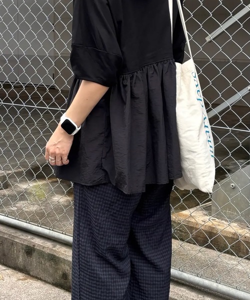 aquagarage(アクアガレージ)の「異素材切り替えペプラムトップス(Tシャツ/カットソー・レディース・ホワイト/ブラック・L/M)」の13枚目の写真