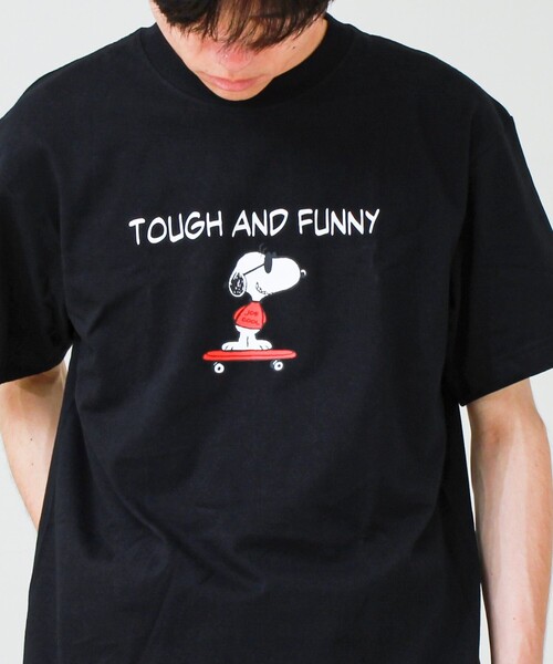 HANES(ヘインズ)の「PEANUTS×BEEFY-T クルーネックTシャツ(Tシャツ/カットソー・メンズ・ブラック系その他2/ブラック系その他/ホワイト系その他2/ホワイト系その他3・M/L)」の4枚目の写真