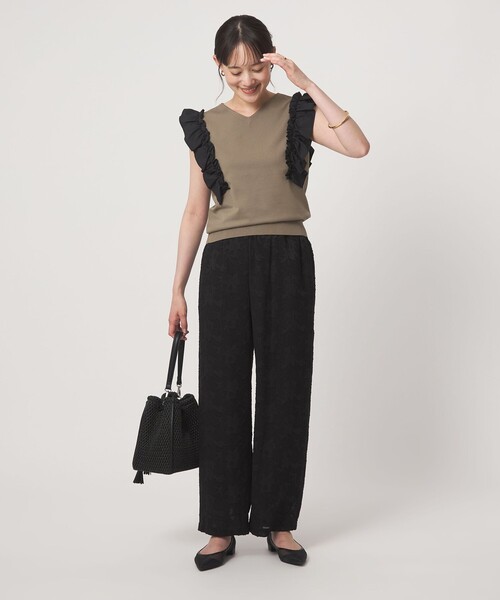green label relaxing(グリーンレーベルリラクシング)の「フリルドッキング ノースリーブ ニット ウォッシャブル(ニット/セーター・レディース・ブラック/オリーブ・FREE)」の5枚目の写真