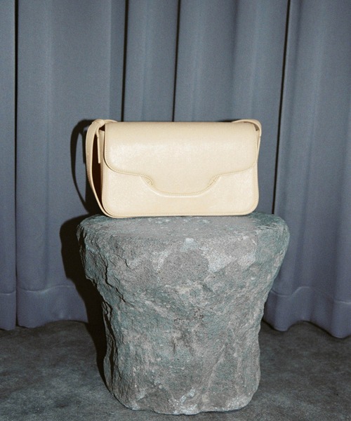 ADAM ET ROPE'(アダムエロペ)の「【PFT】Flap Shoulder Bag(ショルダーバッグ・レディース・ベージュ・FREE)」の1枚目の写真
