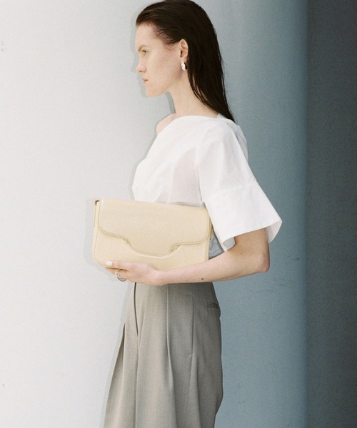 ADAM ET ROPE'(アダムエロペ)の「【PFT】Flap Shoulder Bag(ショルダーバッグ・レディース・ベージュ・FREE)」の20枚目の写真