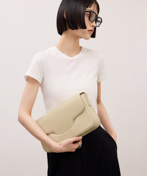 ADAM ET ROPE'(アダムエロペ)の「【PFT】Flap Shoulder Bag(ショルダーバッグ・レディース・ベージュ・FREE)」の15枚目の写真