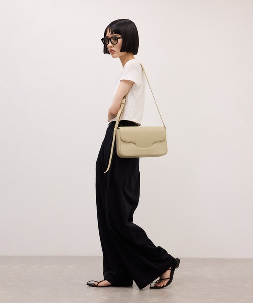 ADAM ET ROPE'(アダムエロペ)の「【PFT】Flap Shoulder Bag(ショルダーバッグ・レディース・ベージュ・FREE)」の17枚目の写真