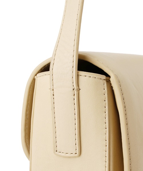 ADAM ET ROPE'(アダムエロペ)の「【PFT】Flap Shoulder Bag(ショルダーバッグ・レディース・ベージュ・FREE)」の12枚目の写真