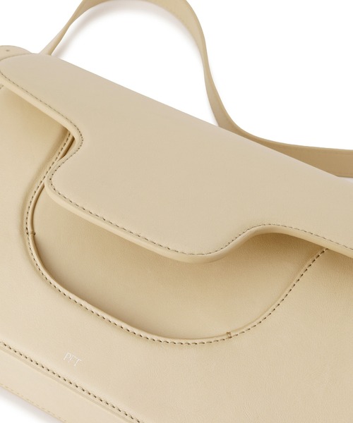 ADAM ET ROPE'(アダムエロペ)の「【PFT】Flap Shoulder Bag(ショルダーバッグ・レディース・ベージュ・FREE)」の14枚目の写真
