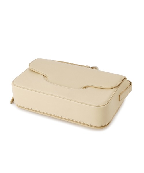 ADAM ET ROPE'(アダムエロペ)の「【PFT】Flap Shoulder Bag(ショルダーバッグ・レディース・ベージュ・FREE)」の4枚目の写真