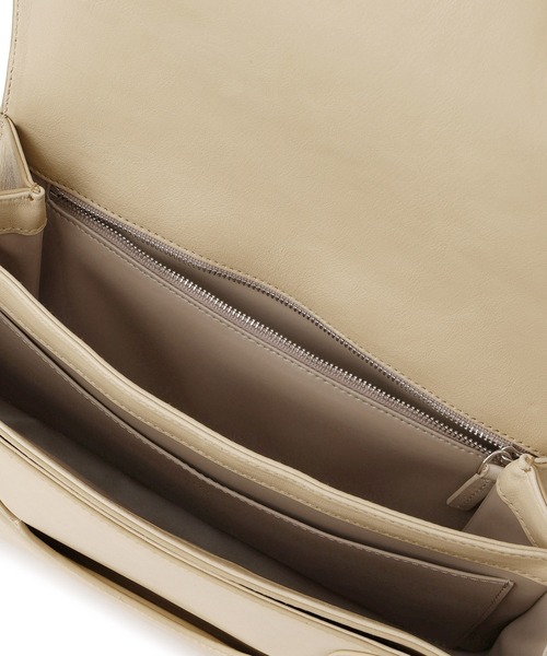 ADAM ET ROPE'(アダムエロペ)の「【PFT】Flap Shoulder Bag(ショルダーバッグ・レディース・ベージュ・FREE)」の5枚目の写真
