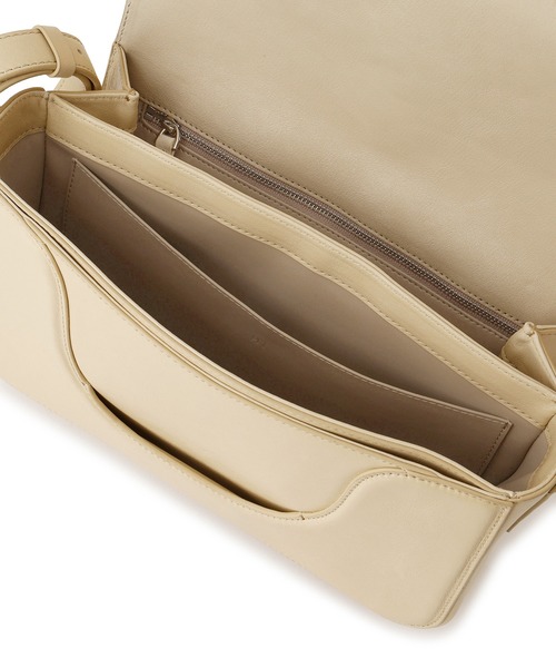 ADAM ET ROPE'(アダムエロペ)の「【PFT】Flap Shoulder Bag(ショルダーバッグ・レディース・ベージュ・FREE)」の6枚目の写真