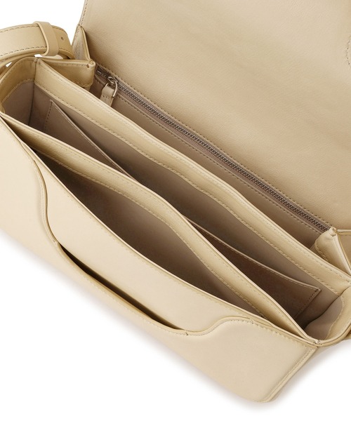 ADAM ET ROPE'(アダムエロペ)の「【PFT】Flap Shoulder Bag(ショルダーバッグ・レディース・ベージュ・FREE)」の7枚目の写真