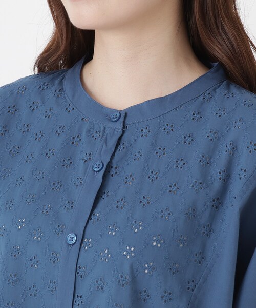 one'sterrace(ワンズテラス)の「刺繍 切替え前開きブラウス(シャツ/ブラウス・レディース・ブルー系その他7/ホワイト系9/グレー系その他7/カーキ系5/ブラック系8・02)」の19枚目の写真