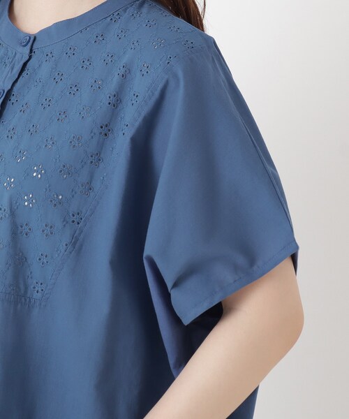 one'sterrace(ワンズテラス)の「刺繍 切替え前開きブラウス(シャツ/ブラウス・レディース・ブルー系その他7/ホワイト系9/グレー系その他7/カーキ系5/ブラック系8・02)」の18枚目の写真