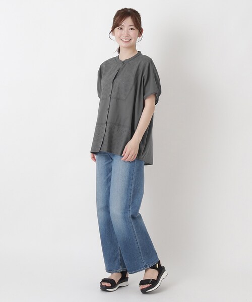 one'sterrace(ワンズテラス)の「刺繍 切替え前開きブラウス(シャツ/ブラウス・レディース・ブルー系その他7/ホワイト系9/グレー系その他7/カーキ系5/ブラック系8・02)」の12枚目の写真