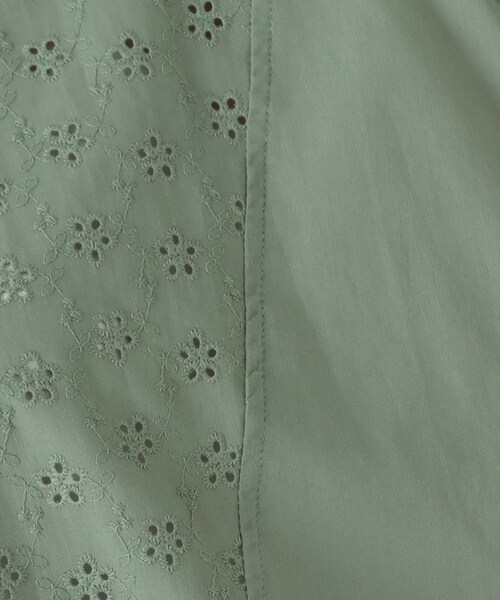 one'sterrace(ワンズテラス)の「刺繍 切替え前開きブラウス(シャツ/ブラウス・レディース・ブルー系その他7/ホワイト系9/グレー系その他7/カーキ系5/ブラック系8・02)」の9枚目の写真
