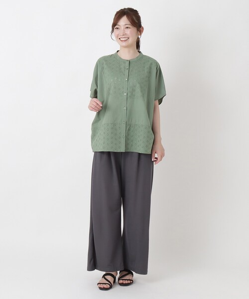 one'sterrace(ワンズテラス)の「刺繍 切替え前開きブラウス(シャツ/ブラウス・レディース・ブルー系その他7/ホワイト系9/グレー系その他7/カーキ系5/ブラック系8・02)」の8枚目の写真