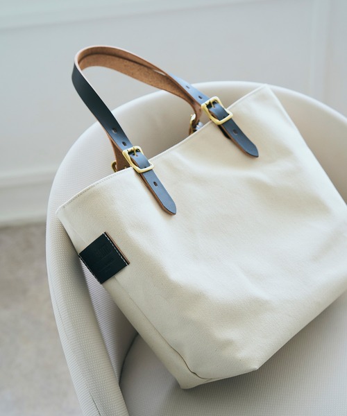 KATHARINE HAMNETT LONDON (キャサリンハムネットロンドン)の「KATHARINE HAMNETT LONDON / キャサリンハムネットロンドン <日本製> 尾道 /児島製 生地 トートバッグ(トートバッグ・メンズ・ネイビー/アイボリー・FREE)」の3枚目の写真