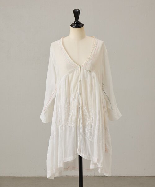 BEARDSLEY(ビアズリー)の「《INJIRI》チュニックブラウス(シャツ/ブラウス・レディース・ホワイト・MEDIUM)」の2枚目の写真