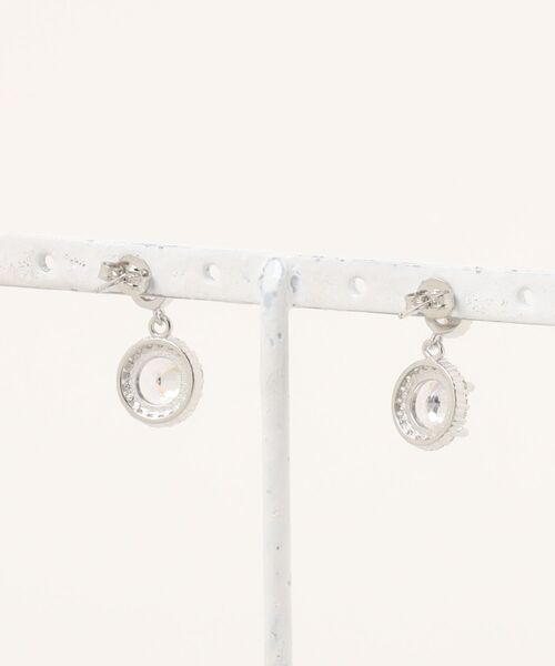 almo(アルモ)の「シルバーダイヤ風ストーンドロップピアス/両耳用/レディース(T3)(ピアス(両耳用)・レディース・シルバー・FREE)」の2枚目の写真