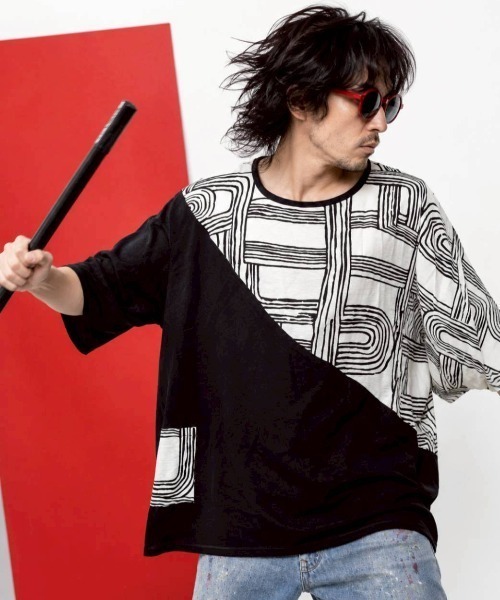 KAMINARI_TOKIO(カミナリトキオ)の「アシメ切替総柄ドルマンプルオーバー(Tシャツ/カットソー・レディース・ホワイト/ブラック/ブラウン・FREE)」の2枚目の写真