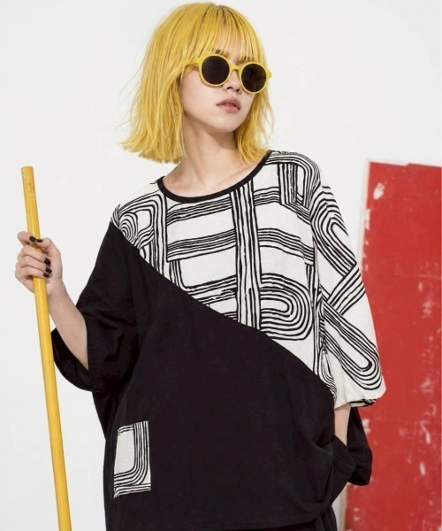KAMINARI_TOKIO(カミナリトキオ)の「アシメ切替総柄ドルマンプルオーバー(Tシャツ/カットソー・レディース・ホワイト/ブラック/ブラウン・FREE)」の8枚目の写真