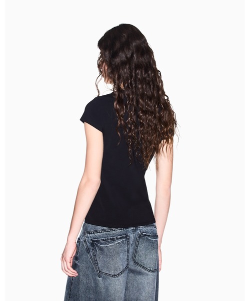 ARMANI EXCHANGE(アルマーニエクスチェンジ)の「【A|X アルマーニ エクスチェンジ】<オンライン限定>ゴールドロゴ 半袖クルーネックTシャツ/SLIM(Tシャツ/カットソー・レディース・ブラック/ホワイト・X-SMALL/X-LARGE/SMALL/MEDIUM/LARGE)」の3枚目の写真