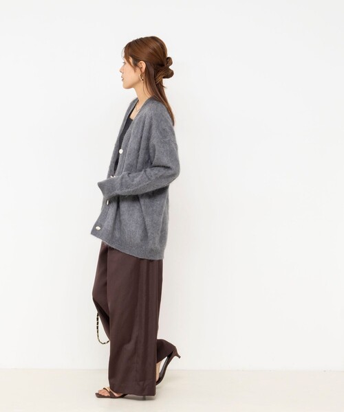 Laraaji（ララージ）の「カシミヤファー加工Vネックカーディガン（カーディガン/ボレロ・レディース・グレー/ロイヤルブルー・38）」の9枚目の写真