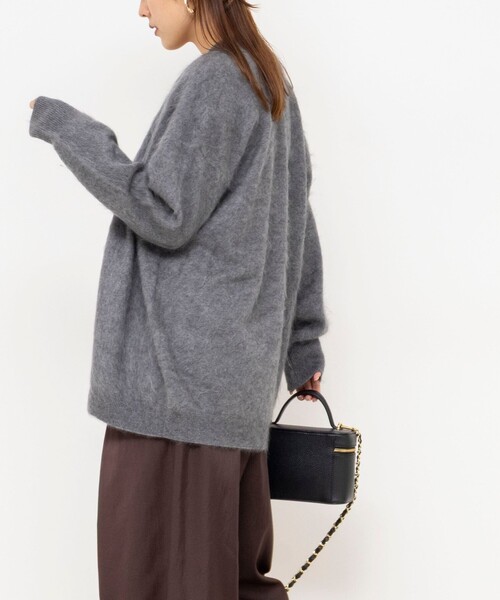 Laraaji（ララージ）の「カシミヤファー加工Vネックカーディガン（カーディガン/ボレロ・レディース・グレー/ロイヤルブルー・38）」の10枚目の写真