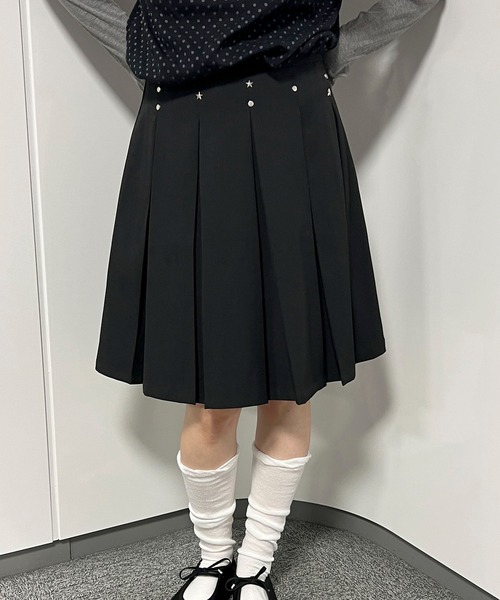 WC(ダブル シー)の「スタッズデザインミドルスカート(スカート・レディース・ブラウン/ブラック・FREE)」の4枚目の写真