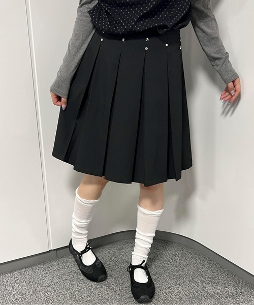 WC(ダブル シー)の「スタッズデザインミドルスカート(スカート・レディース・ブラウン/ブラック・FREE)」の5枚目の写真