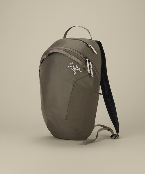 ARC'TERYX(アークテリクス)の「ARC’TERYX/アークテリクス AXIOS 10 BACKPACK/アクシオス10 バックパック(バックパック/リュック・メンズ・サックスブルー/オリーブ/ブラック・ONE SIZE)」の2枚目の写真
