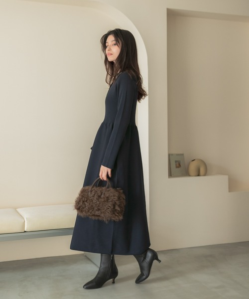 URBAN RESEARCH ROSSO WOMEN(アーバンリサーチ ロッソ)の「『一部WEB限定カラー』パールトリムフォルムニットワンピース(ワンピース・レディース・ブラック/ベージュ/ネイビー・36/38)」の20枚目の写真